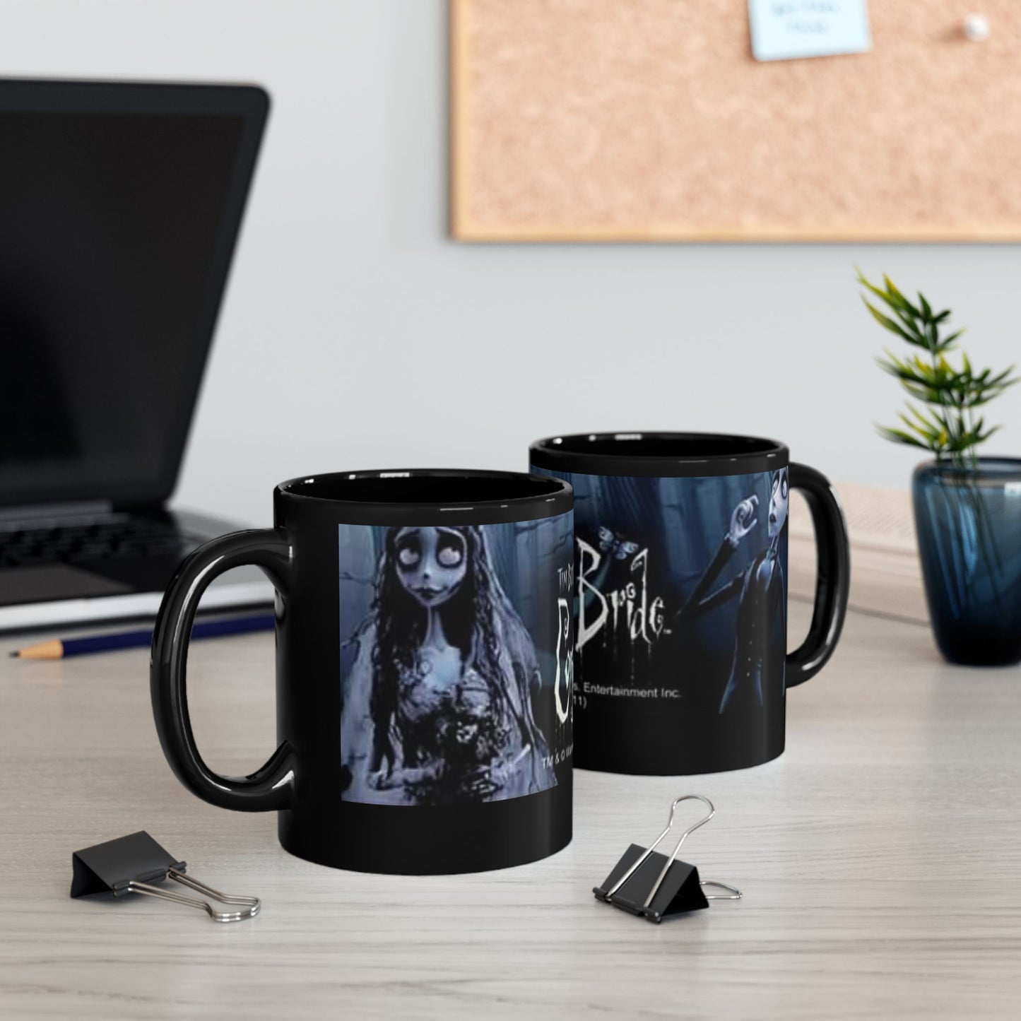 Taza de café negra Corpse Bride — Artículo de colección gótico de película inspirado en Tim Burton (325 ml, 440 ml)