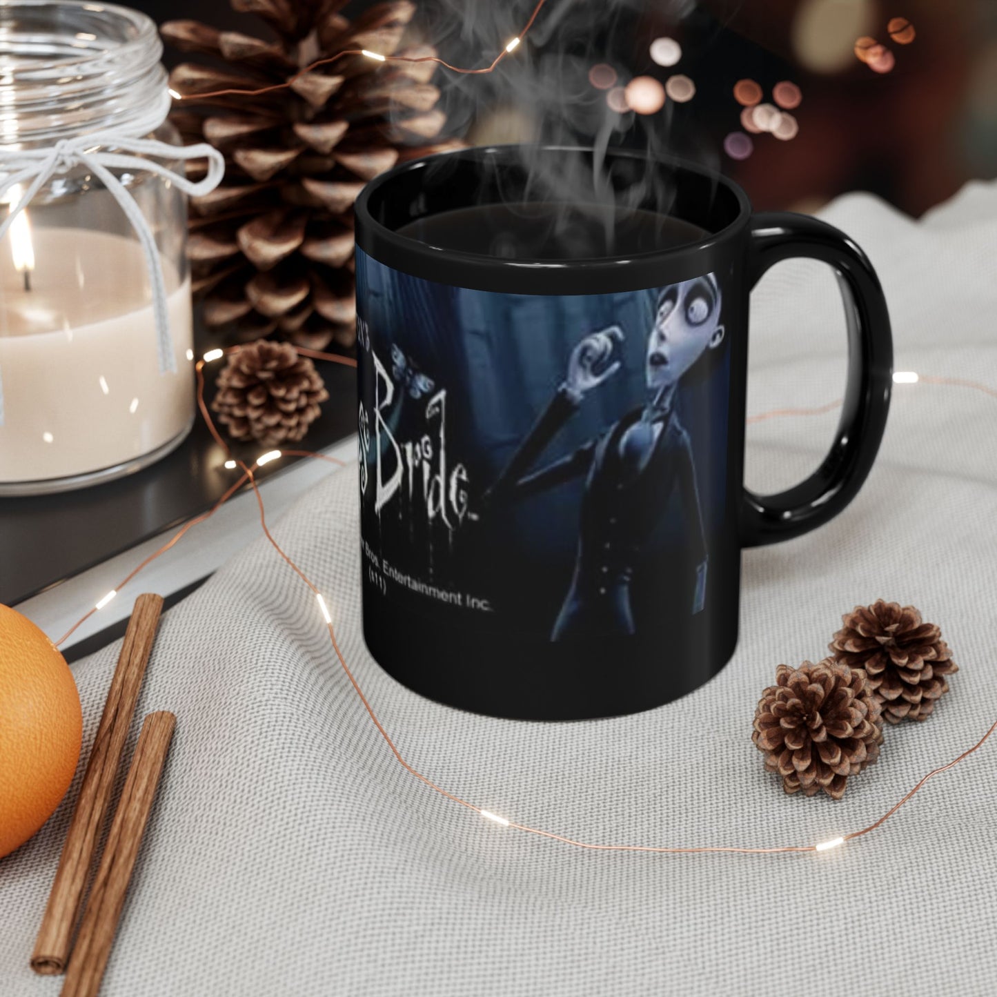 Taza de café negra Corpse Bride — Artículo de colección gótico de película inspirado en Tim Burton (325 ml, 440 ml)